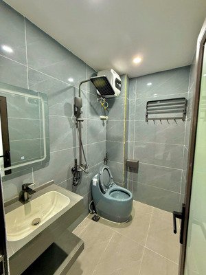 đường láng, phân lô - ô tô đỗ cửa dt 37m, 5 tầng, thang máy, mt 3,8m