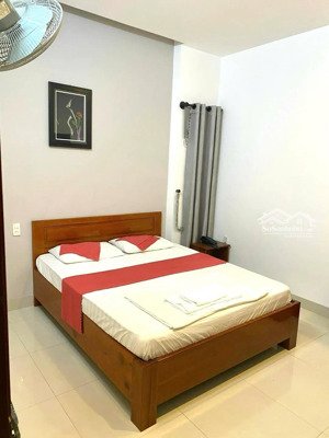 chủ cần tiền gấp-cần bán khách sạn đang kinh doanh tốt, đường 10.5m gần bến xe, gần hoàng thị loan