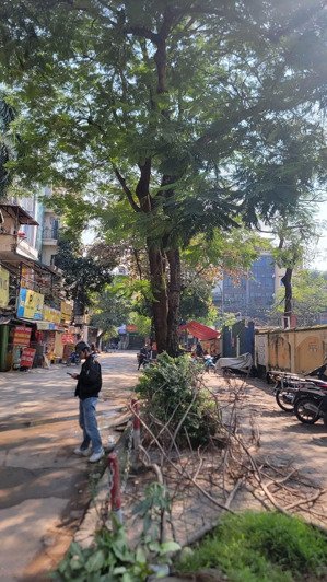 bán đất trung kính lô góc, hai vỉa hè , ngõ ô tô tránh, kinh doanh, dt 51m, mt 4 m, 18 tỷ