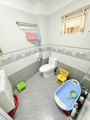 BÁN GẤP NHÀ NGAY CỔNG KHU CÔNG NGHIỆP TÂN BÌNH GẦN SÂN BAY, ÔTÔ ĐẬU CỬA VÀO NHÀ MỚI ĐẸP Ở NGAY 75M2, 3 TẦNG 3PN 4WC, TẶNG NỘI THẤT XỊN, CHÀO CHỈ 7.5 TỶ TL