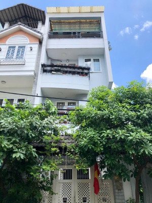 bán gấp nhà 6m trần khắc chân,tân định,q1 giá 4tỷ200/68,4m2 cho thuê 34tr/tháng, gần chợ tân định