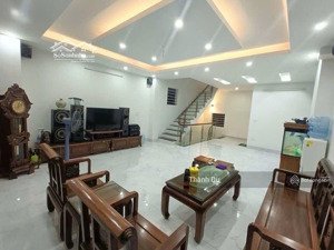 bán nhà việt hưng , cạnh vinhome 5 tầng ô tô dân xây 51m2 mặt tiền 5m full nội thất giá 11,8 tỷ