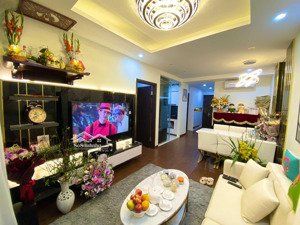 cần bán 7.7 tỷ căn hộ 90 nguyễn tuân 2pn, full nt, 70m2; lh huy 