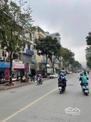 bán nhanh nhà phố chùa láng, đống đa, ôtô kd thang máy giá 17.8 tỷ.