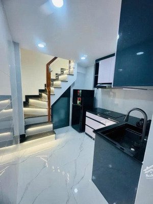 bán nhà nhật tảo 30m2 5 tầng - 10.5 tỷ - mặt tiền kinh doanh sầm uất