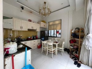 bán gấp trong tháng - bán nhà đề thám 42m² 4 tầng - 13.5 tỷ