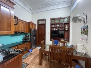 việt hưng - hoa lâm 50m2 -5 tầng - 12.7 tỷ - nhà dân xây -ngõ thông ô tô tránh - full nội thất .