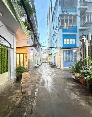 hẻm 4m cao đạt, p.2, q.5, 20m ra mặt tiền, dt: 3,8 x 9m, hai tầng, giá 5 tỷ 4.