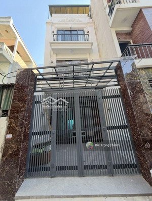 chính chủ bán nhà dân xây 4 tầng 68m ô tô đỗ cửa cạnh trường cấp 3 thạch bàn, long biên