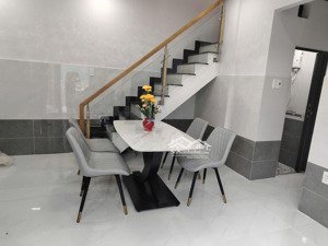 quận 8 - 41m2 - 4 ty 180
bán nhà 3 tầng đẹp lung linh đường hoài thanh p14 quận 8 gẩn mt hẻm thẳng