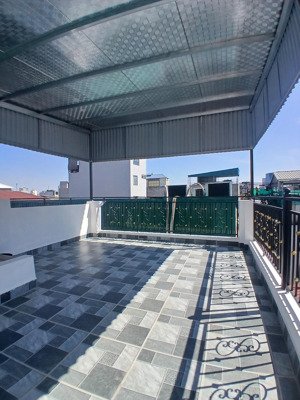 bán nhà lô góc 2 mặt tiền dt 40m xây 5 tầng mới 5 phòng ngủ vệ sinh khép kín đầy đủ nội thất 8,5ty