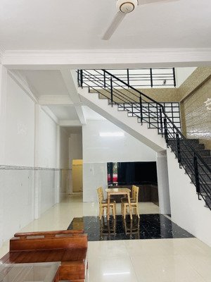 nhỉnh 6tỷ- có ngay nhà 2 tàng- đường 7,5m- khu đô thị hoà xuân