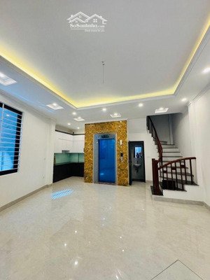 cần bán gấp nhà, dân xây phố ô cách, thang máy, diện tích rộng