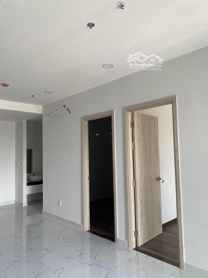 căn hộ 2pn view hồ bơi sẵn sổ hồng tầng trung cần bán nhanh cho khách thiện chí