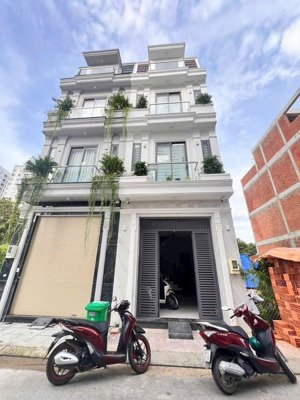 bán căn nhà đang cho thuê ổn định giá chỉ 10 tỷ 900