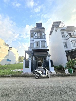 bán nhà ngộp giá rẻ nhất thị trường trong khu đô thị five star. nhà đã hoàn công shr.công chứg ngay