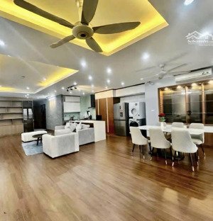 tòa nhà quy mô lớn - ngay khu phố đi bộ trịnh công sơn - khai thác dòng tiền cực mạnh !