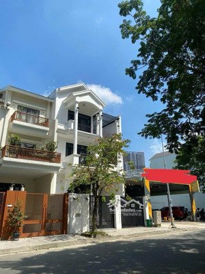 biệt thự khu vực trung tâm thủ đức ngay đào trinh nhất - phạm văn đồng ngang 8m, hầm oto, 8p 5wc