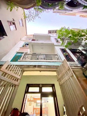 trung tâm đống đa - phân lô - gần phố - nhà dân xây chắc chắn ở luôn