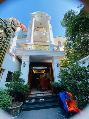 biệt thự dương hà, sát chợ ninh hiệp tìm chủ nhân mới xứng tầm. 140m*5 tầng*tặng nội thất*hơn 17tỷ