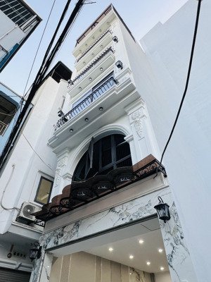 siêu phẩm cổ linh, đối diện st aeon mall long biên. 42m x 6 tầng, thang máy, gara ô tô, giá 13.5 tỷ