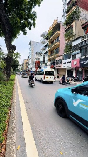 siêu hiếm - chỉ nhỉnh 23 tỷ có nhà mặt phố vip kim mã - không quy hoạch - không lỗi