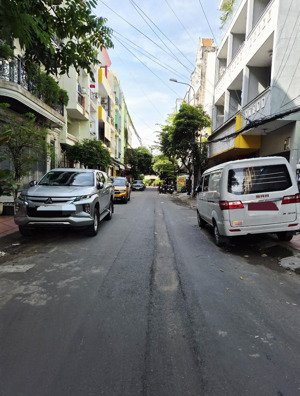 bán gấp nhà hẻm xe hơi, 67m, phường 25 bình thạnh, ngay đại học ngoại thương, hàng xóm quận 1