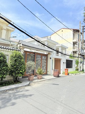 biệt thự sân vườn 1 đời chủ khu biệt lập gần quận 1, sân bay tsn - dt 200m2, 9x22m, 2t, đường 12m