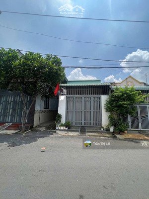 sang tên gấp nhanh dãy trọ gần kcn vsip 1 dt100m2 đường nhựa đt743 ổn định 8tr/1th sổ sẵn full thổ