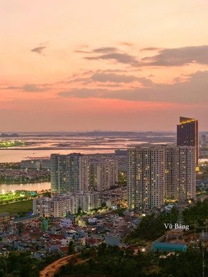 cần bán căn chung cư 2pn bim 30 tầng diện tích 67m ban công hướng tây bắc cửa đông nam giá 2,55