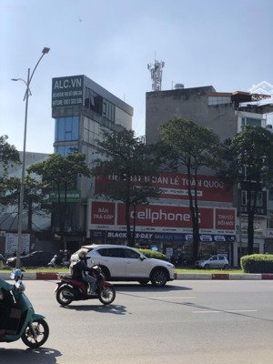chính chủ tôi cho thuê tầng 1-2 căn mặt phố lê quang đạo, địa chỉ 168 lqđ , 400m2 mặt tiền 20m
