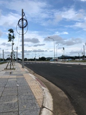 thiếu nợ ngân hàng. bán nhanh lô đất 125m2 tái định cư lộc an - bình sơn