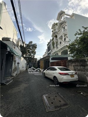 nhà vừa ở vừa cho thuê , dòng tiền khoảng 500tr/năm, hẻm xe hơi thông, sổ cực vuông vức