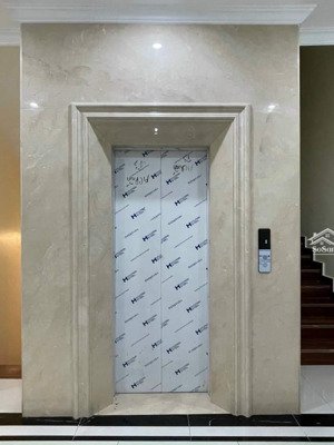 cho thuê nhà căn góc, pccc, thang máy, vỉa hè, nhà hàng, kd, vp, 96m2- 5t, hoàng cầu, đống đa_53 tr