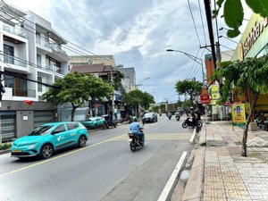 mặt tiền đặng văn bi thủ đức phù hợp bank, văn phòng