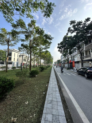 giảm số.c 1,2 ty liền kề 1 an hưng 82m 5 tầng thang máy trục đường đôi