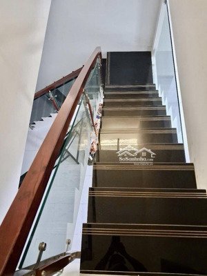 siêu phẩm mt nguyễn văn cự, nhà đẹp ở luôn, dt 50m2, 2tầng, 2pn, giá 4.550 tỷ, vị trí đẹp, tiện ích