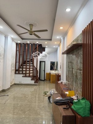 bán nhà giáp bát - kim đồng - ô tô đỗ cửa - 6 tầng đủ đồ. giá: 8,35 tỷ. lh: 