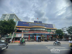 mặt tiền võ văn ngân, tp. thủ đức - dt: 40x50m - cn: 2.000m2 - hđt: 700 triệu - giá: 179 tỷ