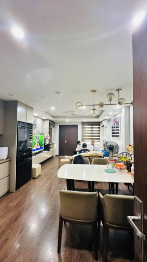 căn phân lô tuyệt đẹp tại đỗ quang. 38m2, 5t, mặt tiền 4.3m. gara, gần phố, dành riêng cho vc trẻ