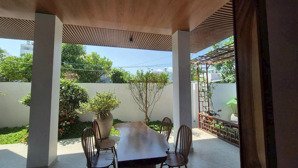 kẹt tiền bán gấp biệt thự mới đẹp , 2 tầng góc 2 mt đường nguyễn khánh toàn, vĩnh hải, nha trang