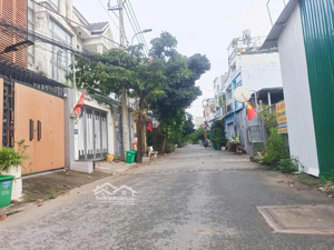 chủ gấp bán - giá ra nhanh 4,5 tỷ thương lượng - 2 tầng - hxh - phú hữu quận 9