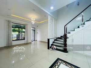 nhà phố view hồ, trục đường 25m cho thuê hoàn thiện cơ bản giá 33 triệu, giá tốt nhất view hồ