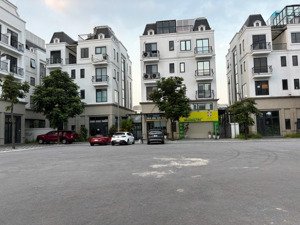 duy nhất 1 căn góc 5 tầnh 2 mặt vườn hoa to,sân rộng cả nghìn m2 tha hồ để xe khu c14 100m2 4x tỷ