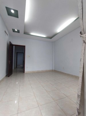 nhà hẻm oto 6m 1/ lê văn thọ p9 sát công viên làng hoa 4x16m 3 lầu.