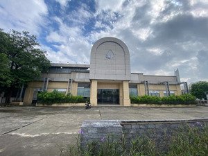 cho thuê mặt bằng kinh doanh nguyễn văn linh, long biên. dt 4.500m2, mt 30m, 2 tầng