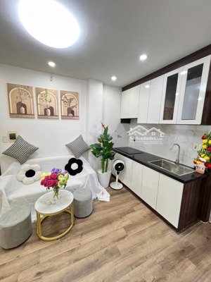 bán căn hộ 60m2, 3 ngủ, cách phố bạch mai 70m, giá 2.9 tỷ