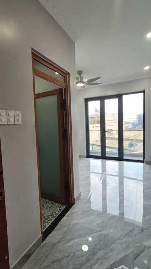 cho thuê căn hộ dịch vụ giá 4,5tr/tháng. miễn phí điện, nước, wifi, hồ bơi, gym. full tiện ích.