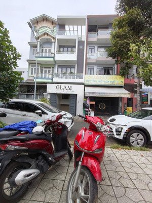 ku dc areco - ngay phạm văn đồng - dt 5x24m + hầm + 4 tầng + 8 phòng