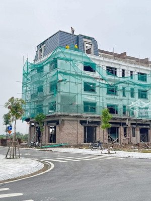 vị trí: sông đà 7 nằm cạnh khu công nghiệp đồng văn 3. với nguồn công nhân và dân cư đông đúc